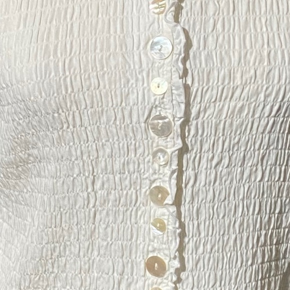 Nomadic Traders Beautiful Textured Ruffled Button Up White Top - Picture 3 of 7